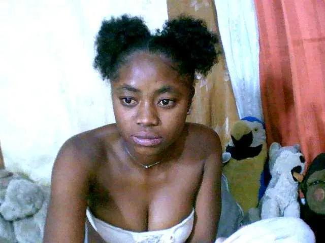 Honoratte from BongaCams