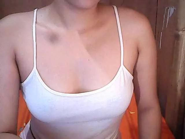 Hottieluna01 from BongaCams