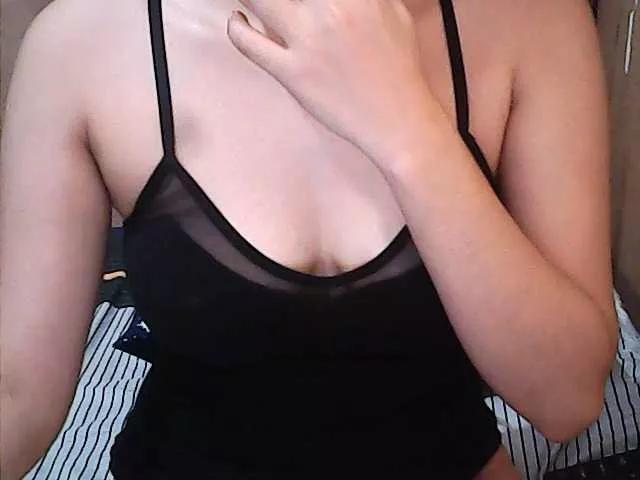 Hottieluna01 from BongaCams