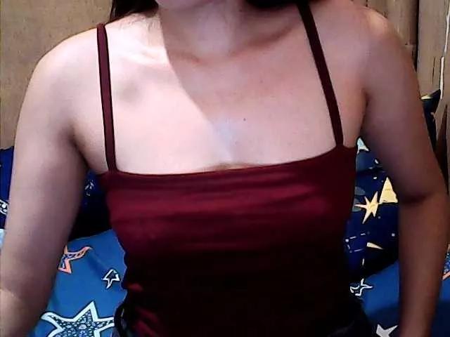 Hottieluna01 from BongaCams