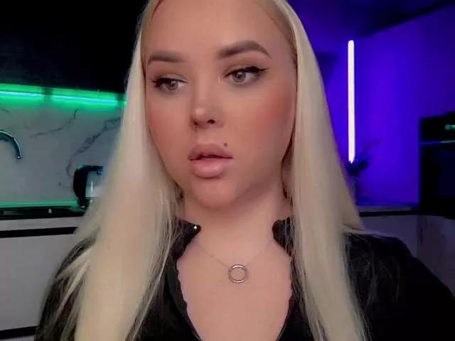 Explore our live girls sluts from our Custom and Multi clubs and checkout exclusive access to highly interactive content, such as shape, hair, titties, pussy type and many more.