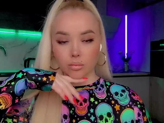 Explore our live girls sluts from our Custom and Multi clubs and checkout exclusive access to highly interactive content, such as shape, hair, titties, pussy type and many more.