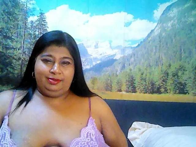 indianhoney from BongaCams