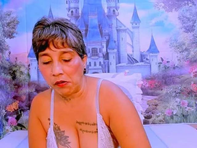 indianroxy from BongaCams