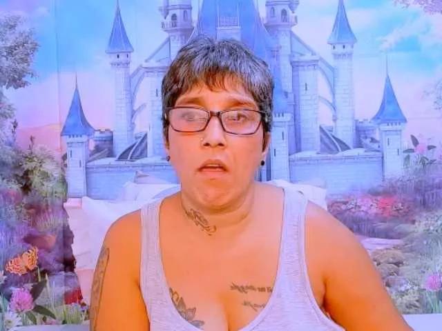 indianroxy from BongaCams