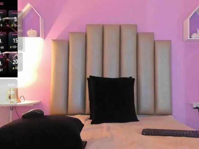 Explore our live girls sluts from our Custom and Multi clubs and checkout exclusive access to highly interactive content, such as shape, hair, titties, pussy type and many more.