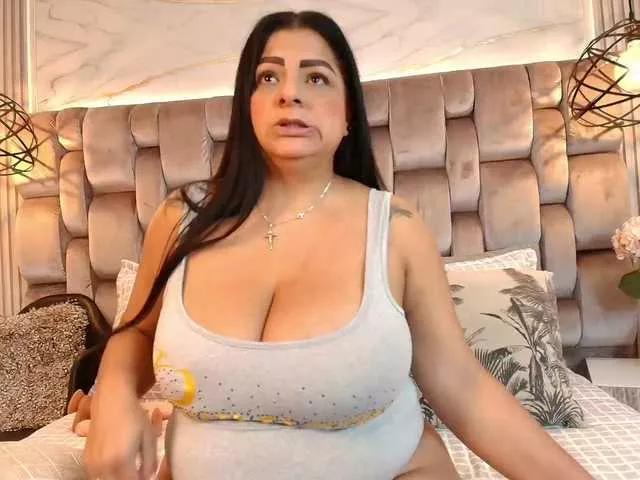 Explore our live girls sluts from our Custom and Multi clubs and checkout exclusive access to highly interactive content, such as shape, hair, titties, pussy type and many more.