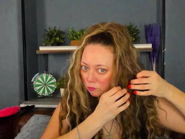 Explore our live girls sluts from our Custom and Multi clubs and checkout exclusive access to highly interactive content, such as shape, hair, titties, pussy type and many more.