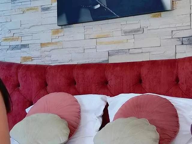 Explore our live girls sluts from our Custom and Multi clubs and checkout exclusive access to highly interactive content, such as shape, hair, titties, pussy type and many more.