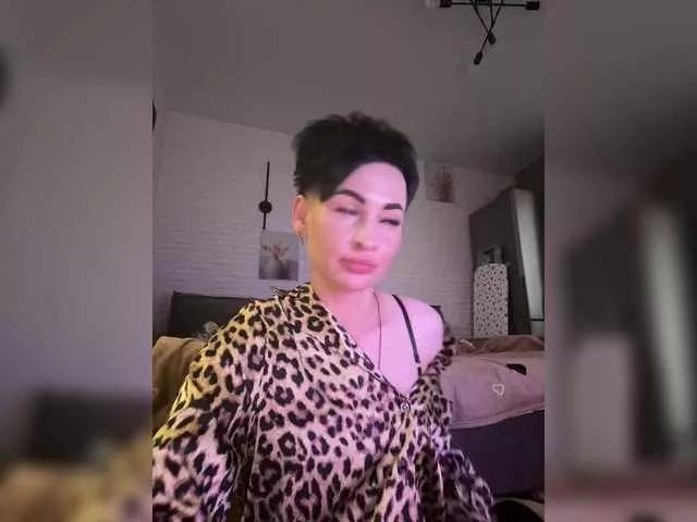 Explore our live girls sluts from our Custom and Multi clubs and checkout exclusive access to highly interactive content, such as shape, hair, titties, pussy type and many more.