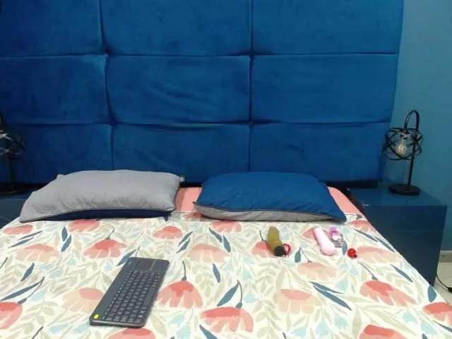 Explore our live girls sluts from our Custom and Multi clubs and checkout exclusive access to highly interactive content, such as shape, hair, titties, pussy type and many more.
