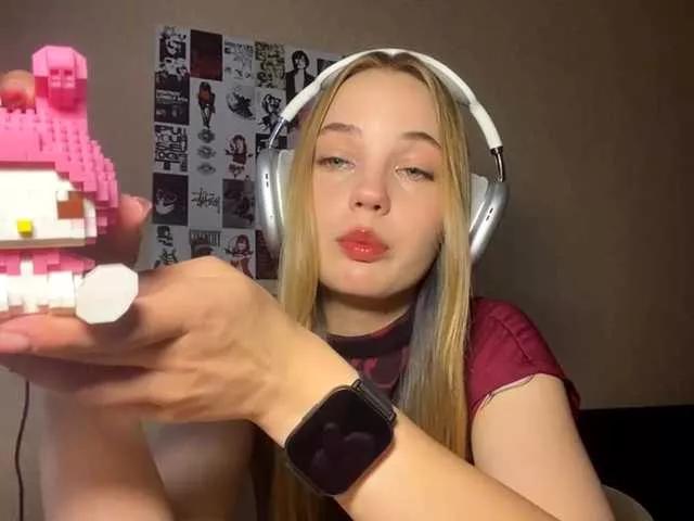Explore our live girls sluts from our Custom and Multi clubs and checkout exclusive access to highly interactive content, such as shape, hair, titties, pussy type and many more.