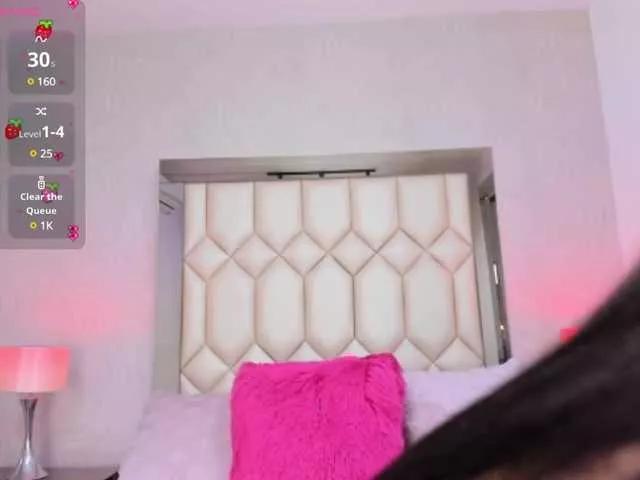 Explore our live girls sluts from our Custom and Multi clubs and checkout exclusive access to highly interactive content, such as shape, hair, titties, pussy type and many more.