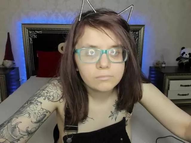Explore our live girls sluts from our Custom and Multi clubs and checkout exclusive access to highly interactive content, such as shape, hair, titties, pussy type and many more.
