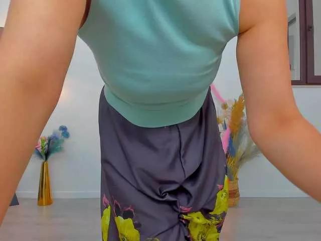 Explore our live girls sluts from our Custom and Multi clubs and checkout exclusive access to highly interactive content, such as shape, hair, titties, pussy type and many more.