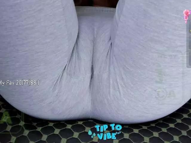 Explore our live girls sluts from our Custom and Multi clubs and checkout exclusive access to highly interactive content, such as shape, hair, titties, pussy type and many more.