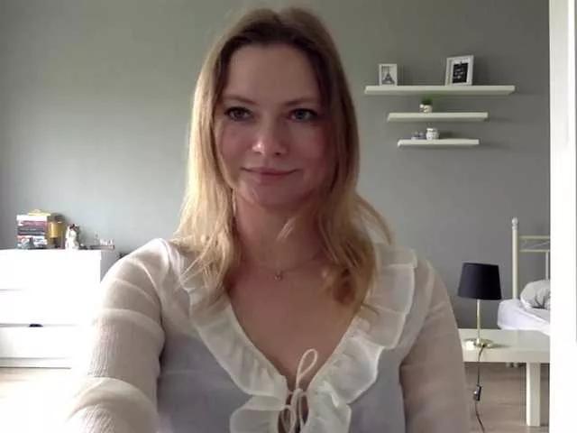 kissMillie from BongaCams