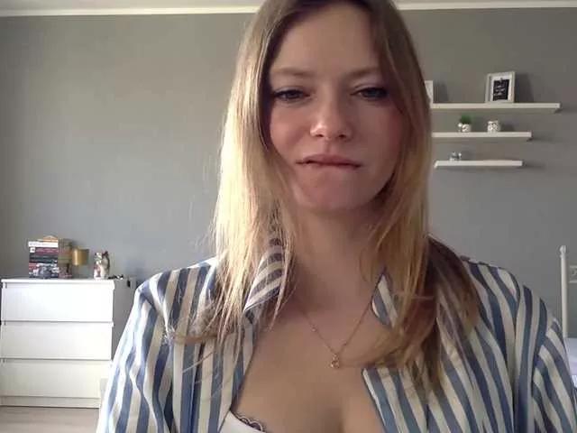 kissMillie from BongaCams