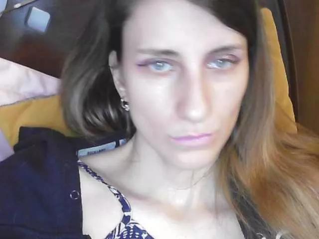 Kitty2044 from BongaCams