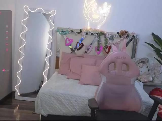 Explore our live girls sluts from our Custom and Multi clubs and checkout exclusive access to highly interactive content, such as shape, hair, titties, pussy type and many more.