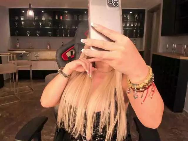 Explore our live girls sluts from our Custom and Multi clubs and checkout exclusive access to highly interactive content, such as shape, hair, titties, pussy type and many more.