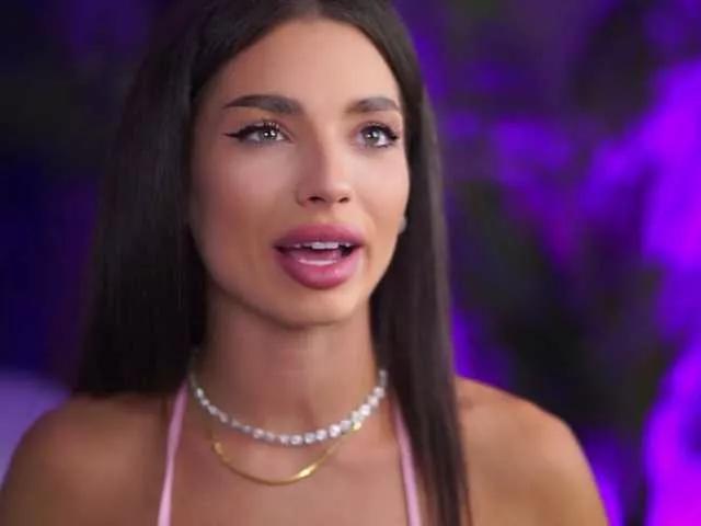 LalaRoze from BongaCams