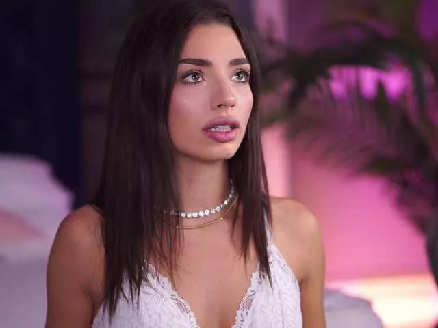 LalaRoze from BongaCams