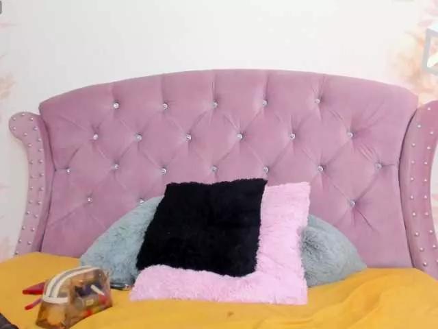 Explore our live girls sluts from our Custom and Multi clubs and checkout exclusive access to highly interactive content, such as shape, hair, titties, pussy type and many more.