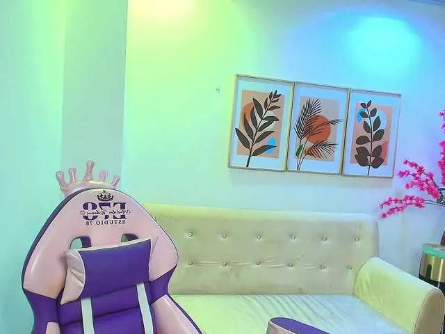 Explore our live girls sluts from our Custom and Multi clubs and checkout exclusive access to highly interactive content, such as shape, hair, titties, pussy type and many more.
