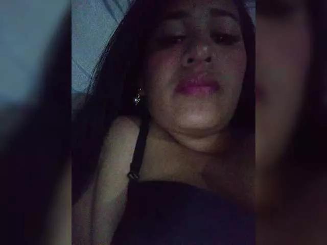 Letty33 from BongaCams
