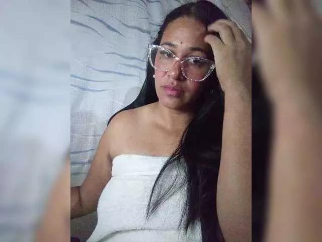 Letty33 from BongaCams