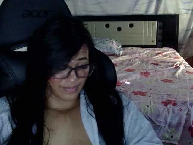 Letty33 from BongaCams