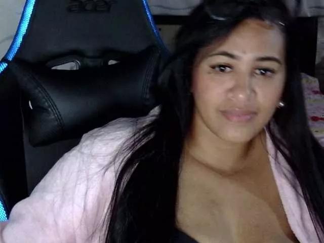 Letty33 from BongaCams