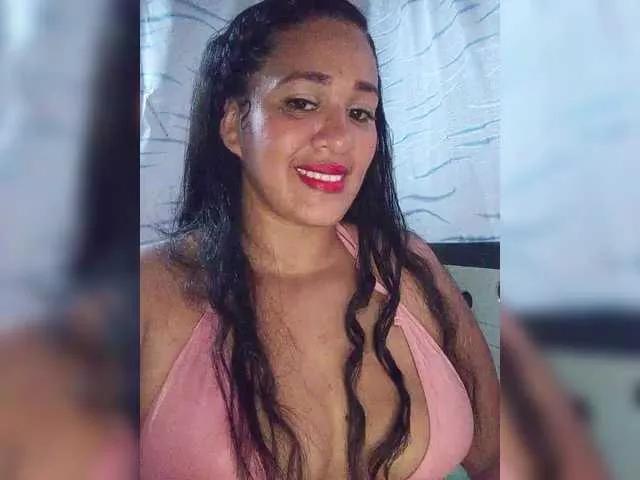 Letty33 from BongaCams