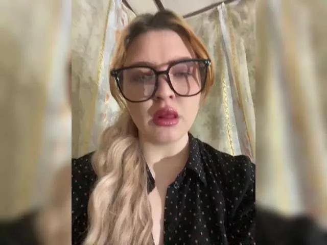 Lilian00666a from BongaCams