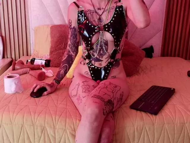 Explore our live girls sluts from our Custom and Multi clubs and checkout exclusive access to highly interactive content, such as shape, hair, titties, pussy type and many more.