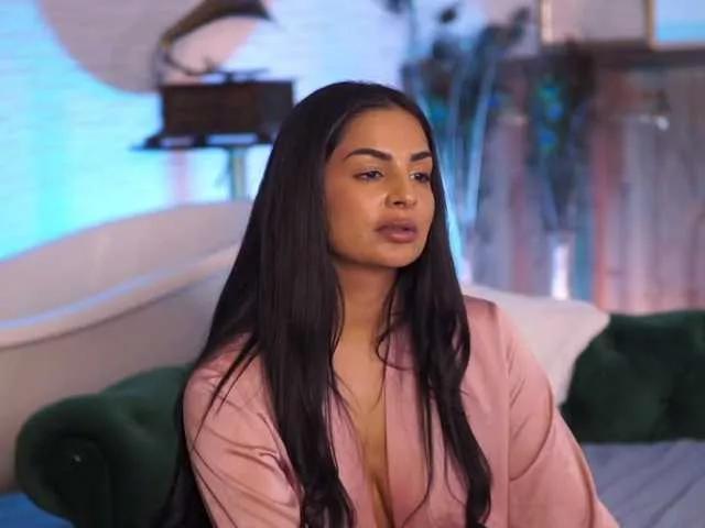 LiloMahe from BongaCams