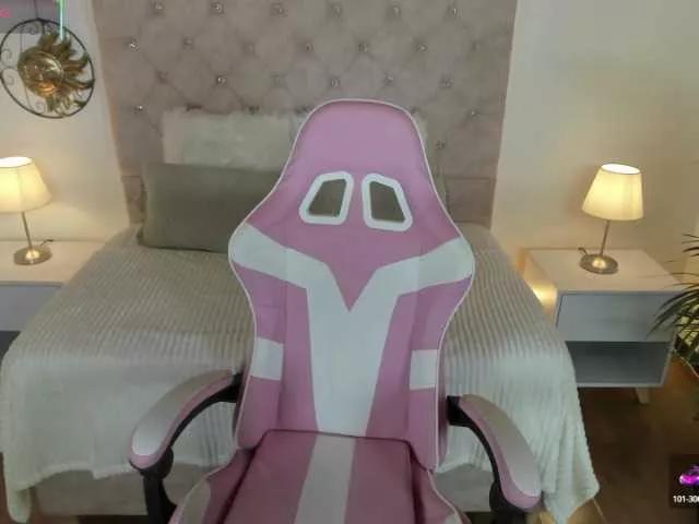Explore our live girls sluts from our Custom and Multi clubs and checkout exclusive access to highly interactive content, such as shape, hair, titties, pussy type and many more.