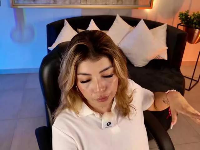 Explore our live girls sluts from our Custom and Multi clubs and checkout exclusive access to highly interactive content, such as shape, hair, titties, pussy type and many more.
