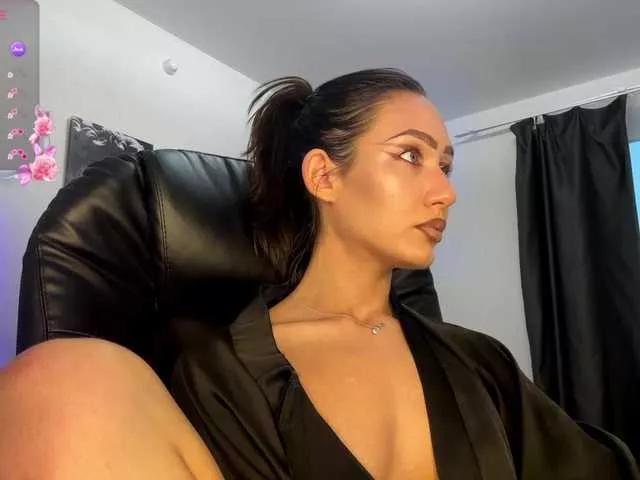 Explore our live girls sluts from our Custom and Multi clubs and checkout exclusive access to highly interactive content, such as shape, hair, titties, pussy type and many more.