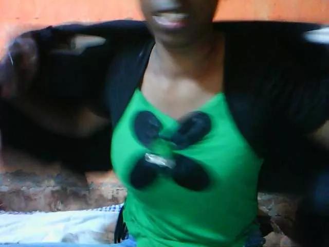 LITTLEQUEEN3 from BongaCams