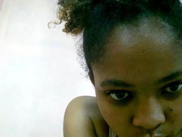 LITTLEQUEEN3 from BongaCams