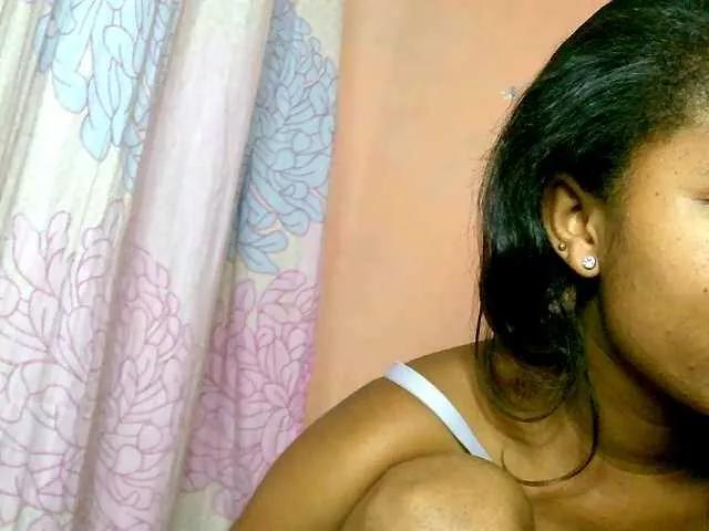 LITTLEQUEEN3 from BongaCams