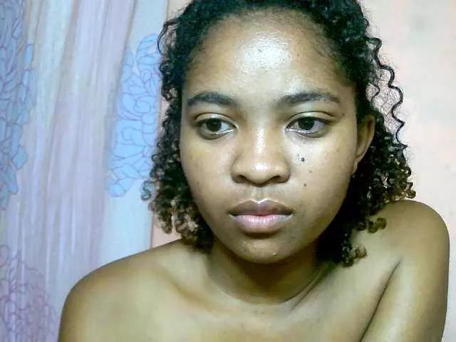 LITTLEQUEEN3 from BongaCams