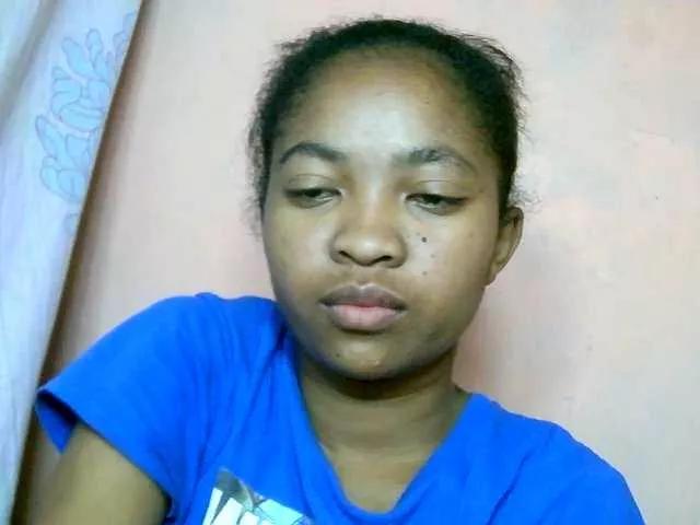 LITTLEQUEEN3 from BongaCams