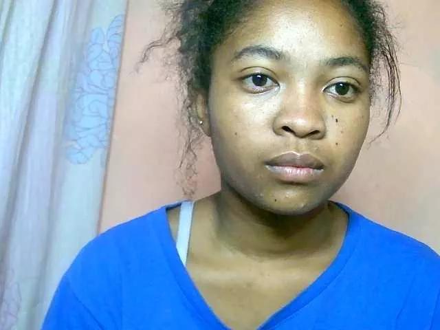 LITTLEQUEEN3 from BongaCams