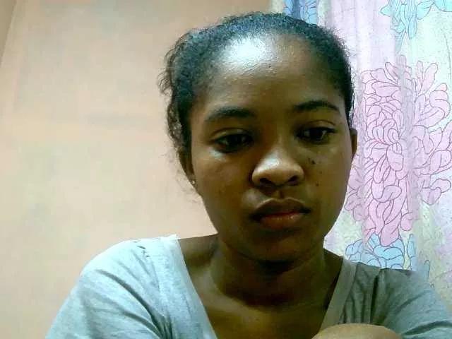 LITTLEQUEEN3 from BongaCams