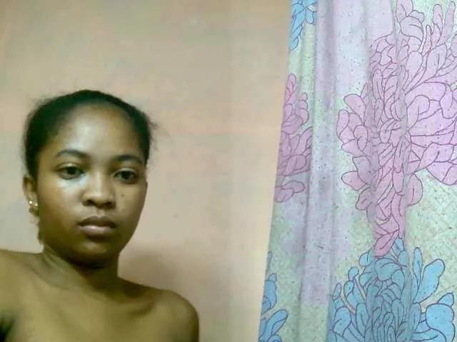 LITTLEQUEEN3 from BongaCams