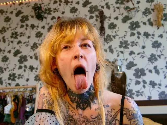 LittleSpaceMouse- from BongaCams