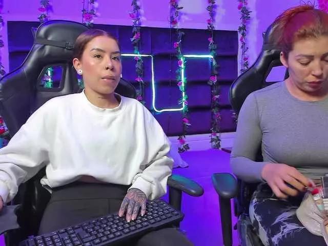 LizaAndCharlottt webcams show profile image 